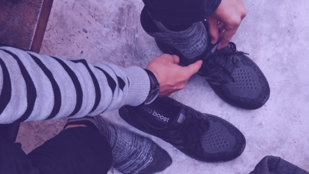Zapatillas como parte de la moda de oficina